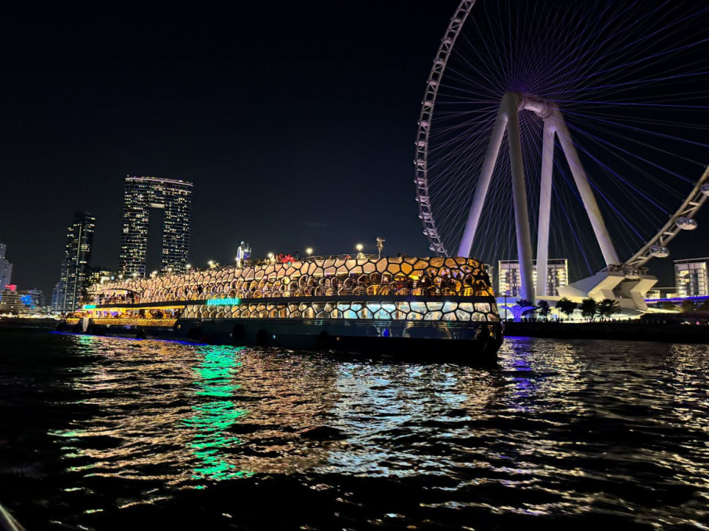 Lotus Royale Mega Yacht - Dinner Cruise (Lotus Royale Dinner Cruise (VIP Package without Alcohol)) - 3