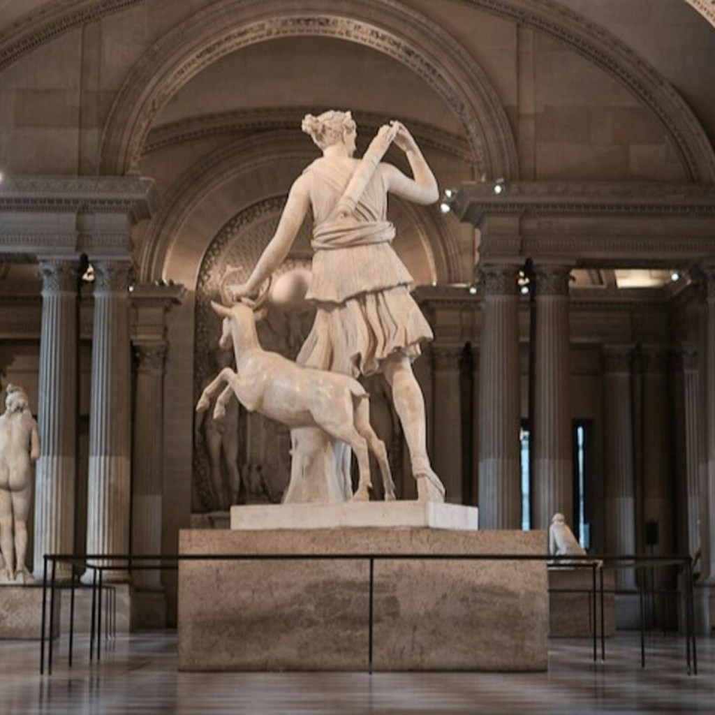 Museu del Louvre: Entrada exclusiva + Visita guiada - Tour in Spanish - 3