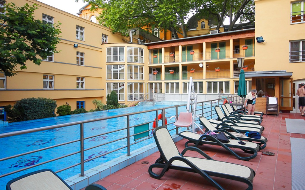 Lukacs Spa: Entry Tickets with Locker or Private Cabin - 3