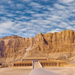 Luxor: Guided Day Tour to East and West Bank + Roundtrip Transfer - 1