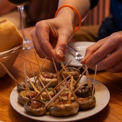 Madrid: Guided Walking Tour + Tapas Tasting & Drinks - 3