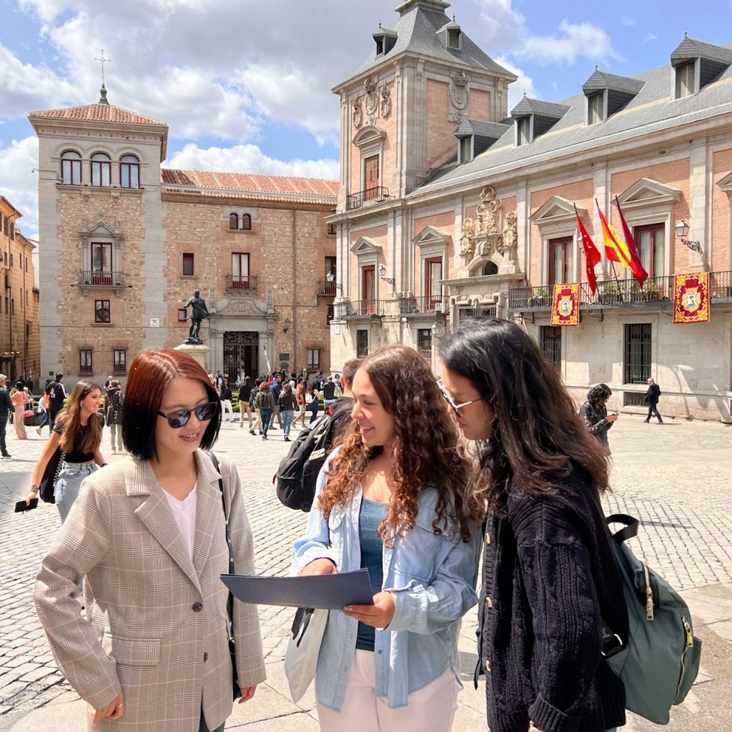 Madrid: Walking Tour + Flamenco Show with Optional Tapas - English Tour - 1