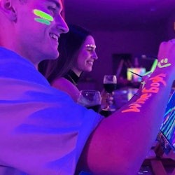 Madrid: Wine Gogh Glow Academy Guided Painting & Wine Workshop - 2