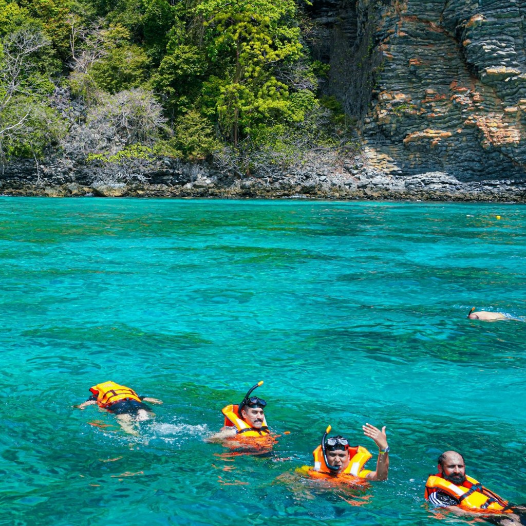 Maya Bay i l'illa de Khai: excursió en vaixell des de Phuket + dinar - 1