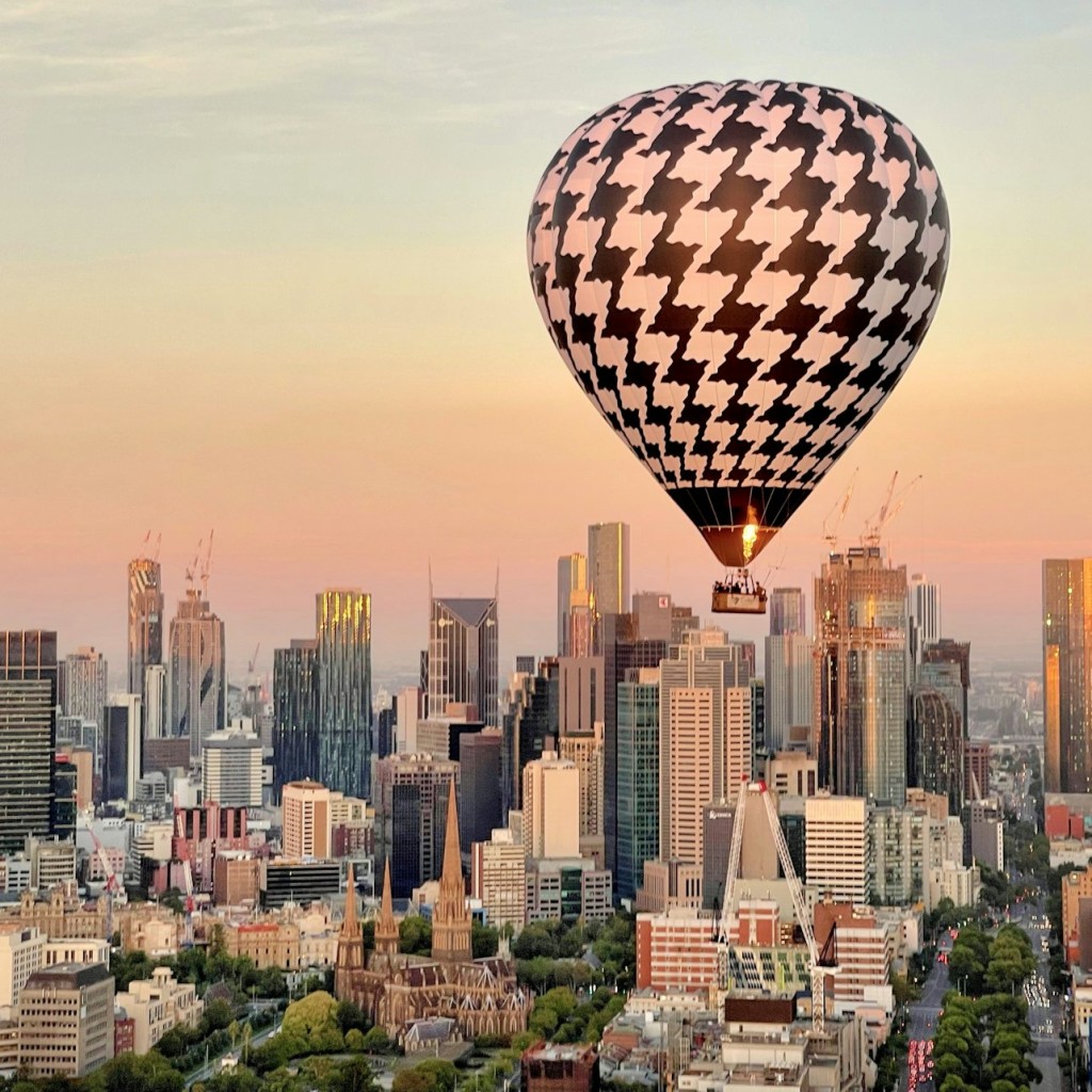 Melbourne: Sunrise Hot Air Balloon Flight + Optional Breakfast - Flight and Breakfast - 1