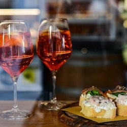 Milà: Tour d'aperitiu local + menjar de carrer - 1