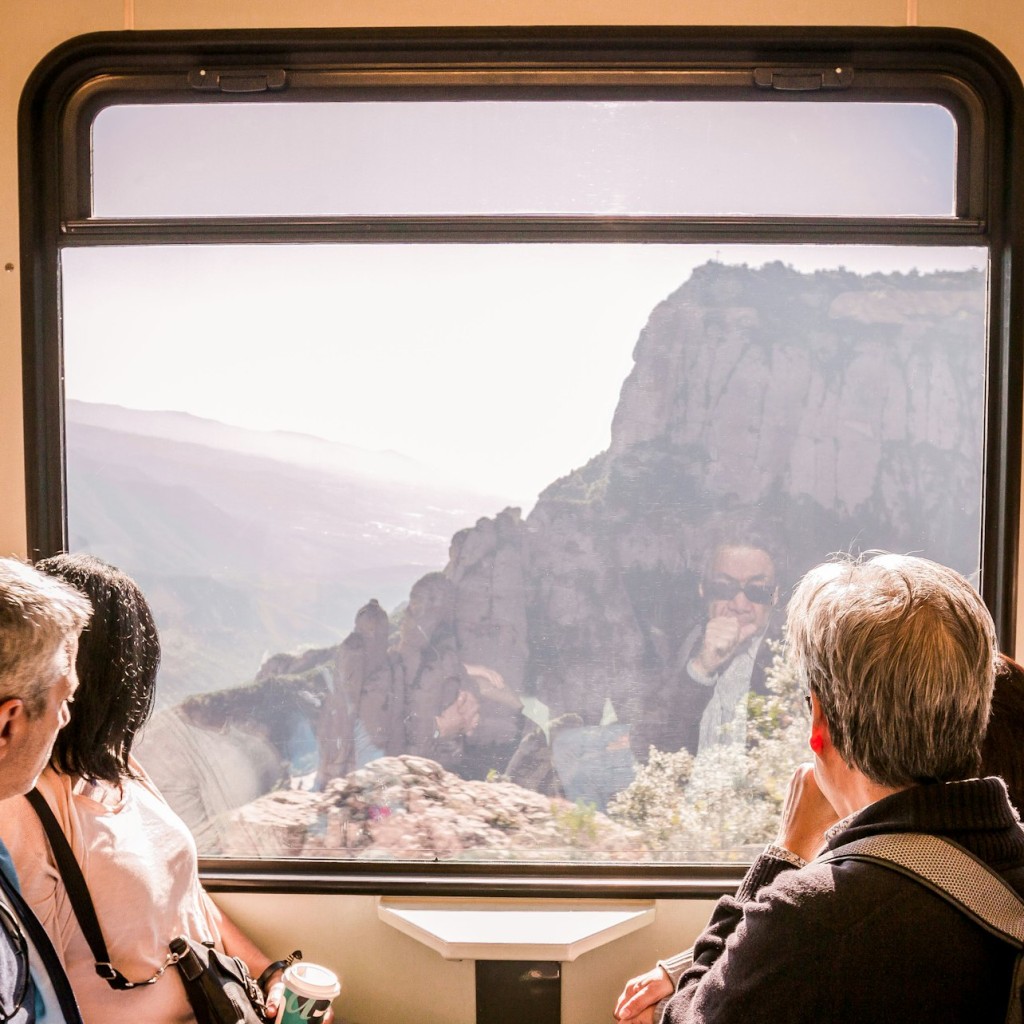 Montserrat & Wineries: Ida e Volta + Experiência Vinícola com Refeição Tradicional - 1