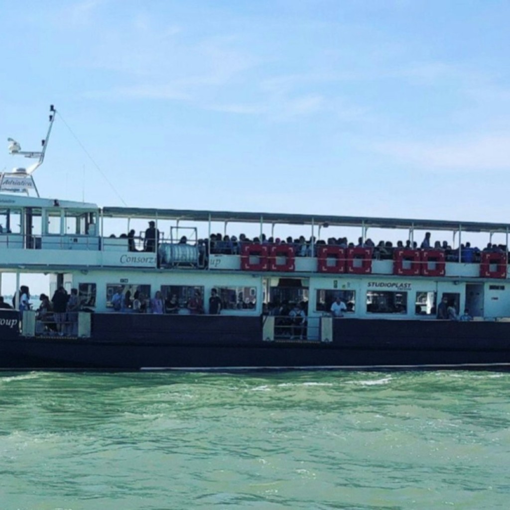 Murano i Burano: Wycieczka łodzią z Placu Świętego Marka + demonstracja dmuchania szkła - 1