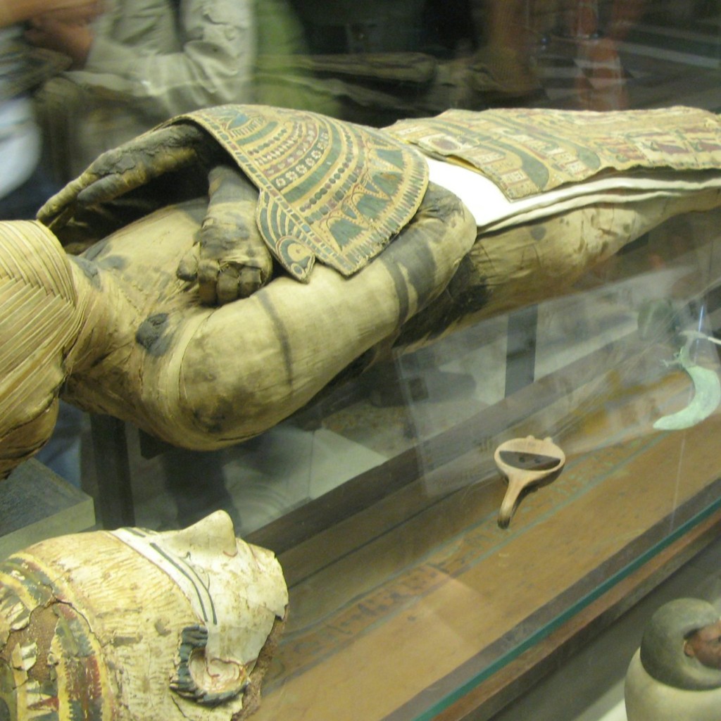 Murders And Mysteries: Louvre - 2