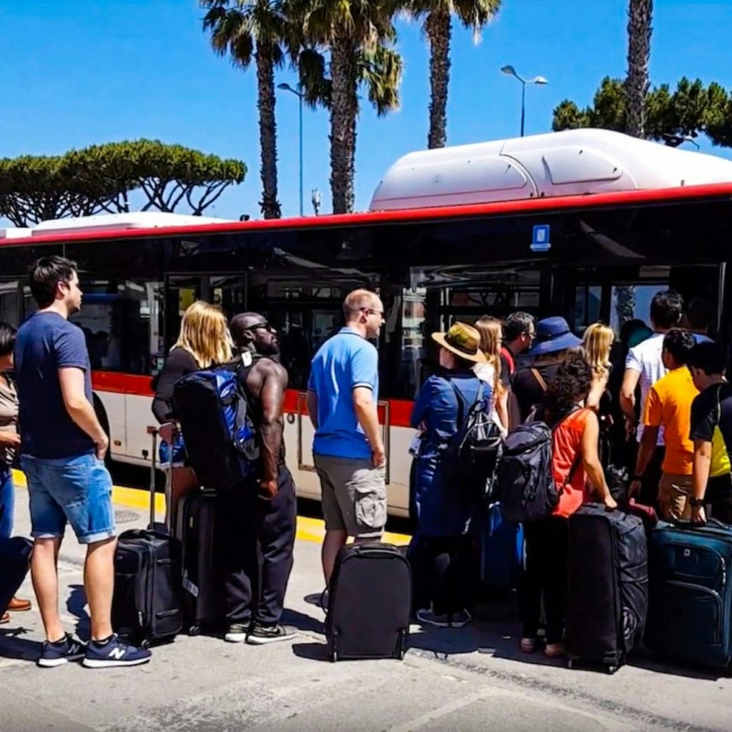Naples: Bus Transfer To/From Naples Airport and Naples Maritime Station - 1