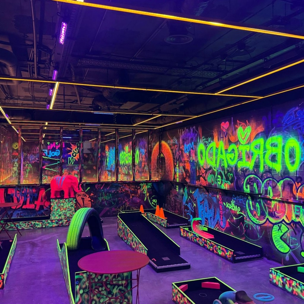 Neon Minigolf Lisbon: Fast Track Ticket - 3
