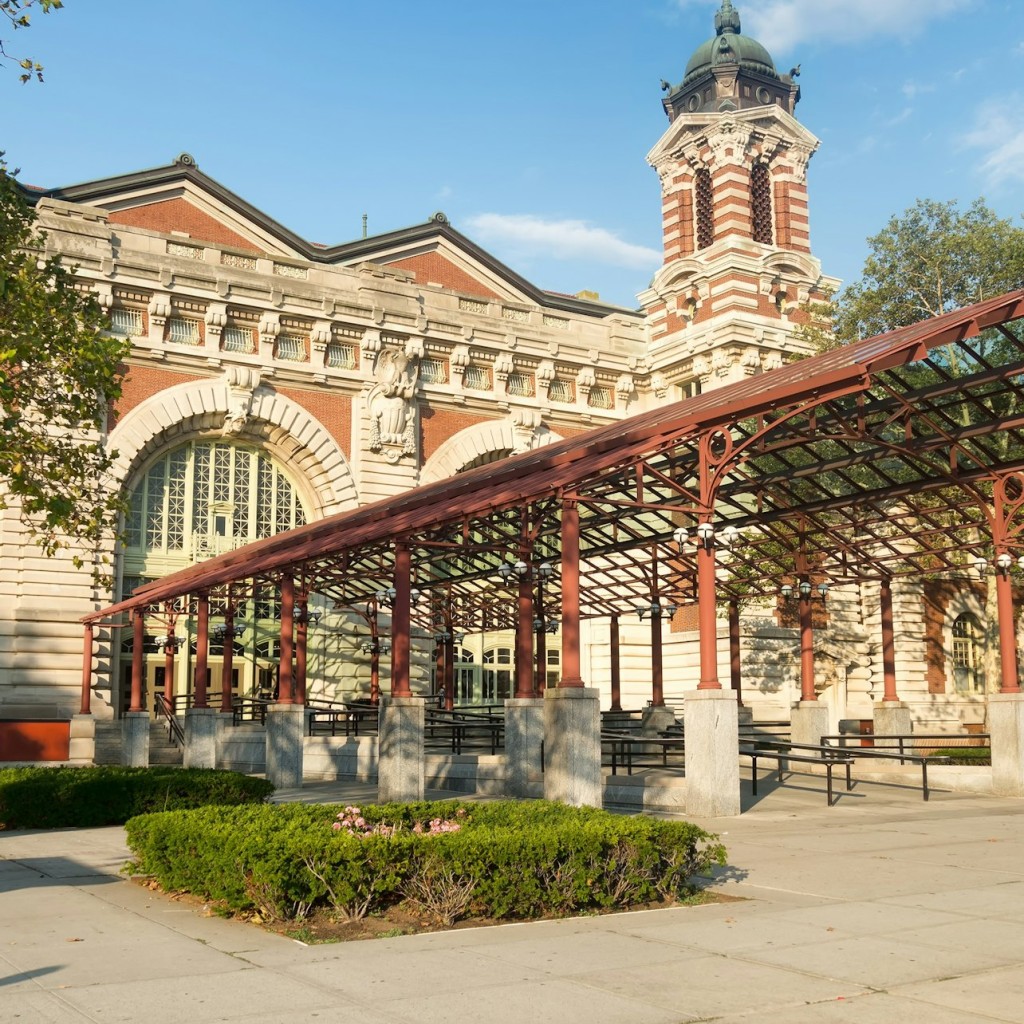 New York : 1 jour de bus Hop-on Hop-off + Statue de la Liberté et Ellis Island Ferry - 3