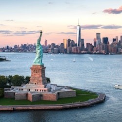 New York: Manhattan Guided Walking Tour + Liberty Cruise Ticket - 1