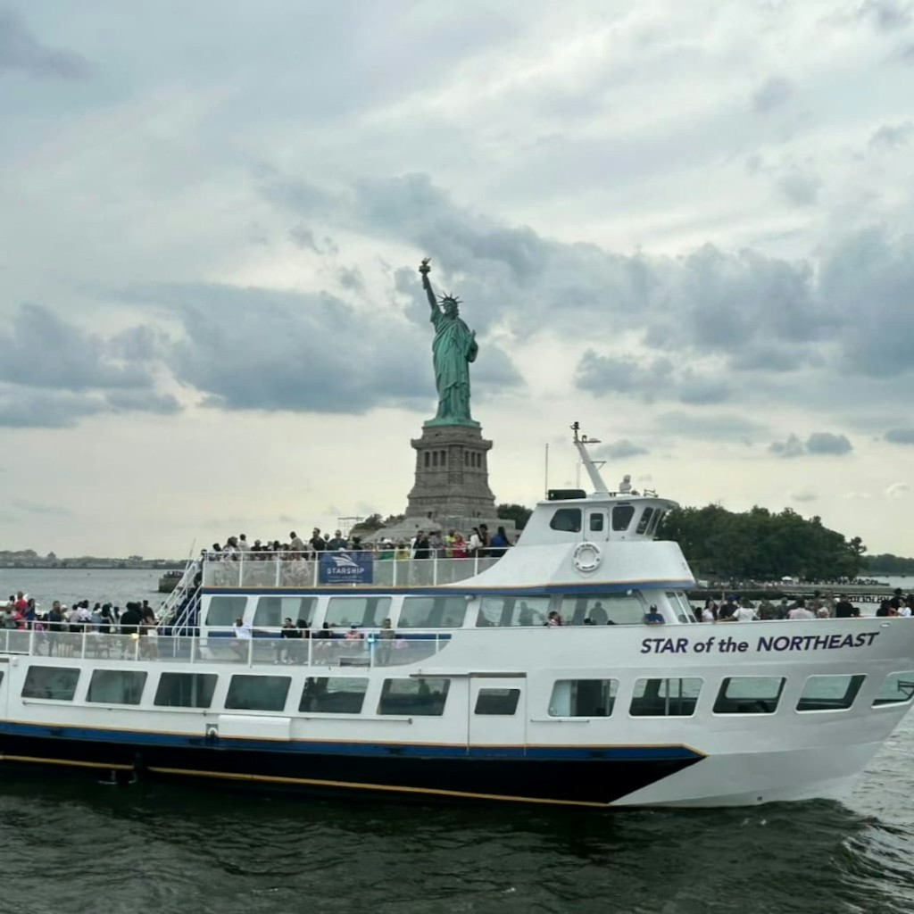 New York: Statue of Liberty & East River Guided Sightseeing Cruise - 3