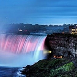 Niagara Falls: Evening Walking Tour with Fireworks Cruise and Dinner - 2