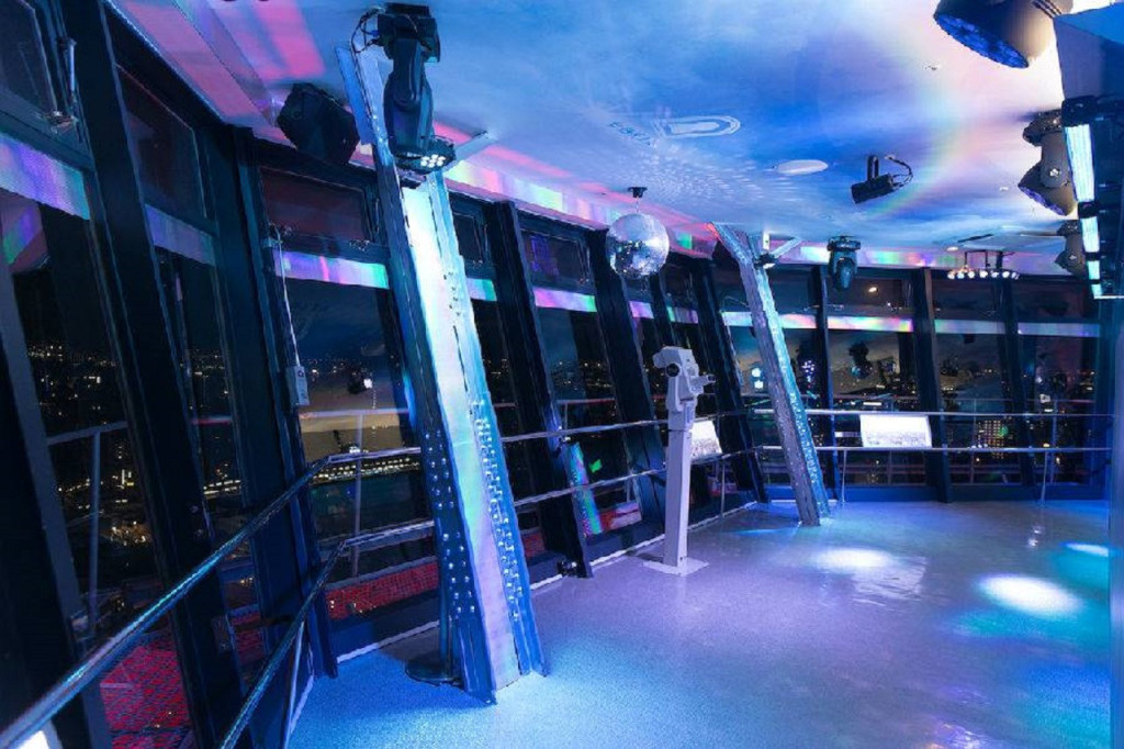 Osaka Tsutenkaku Tower ("TOWER SLIDER" Experience) - 1