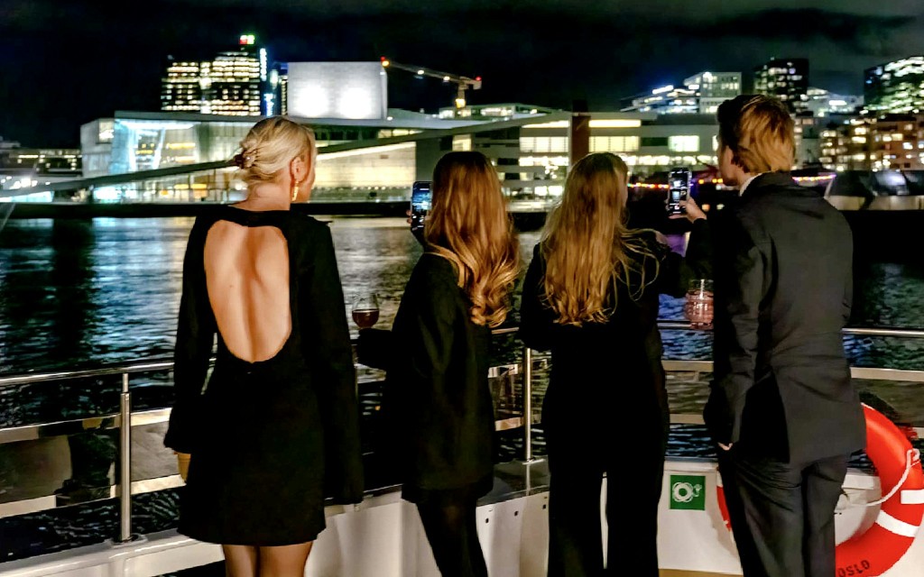 Oslo: 3-Gänge-Abendessen & Live-Musik Schifffahrt auf dem Oslofjord (Oslofjord 3-Course Dinner Cruise) - 2