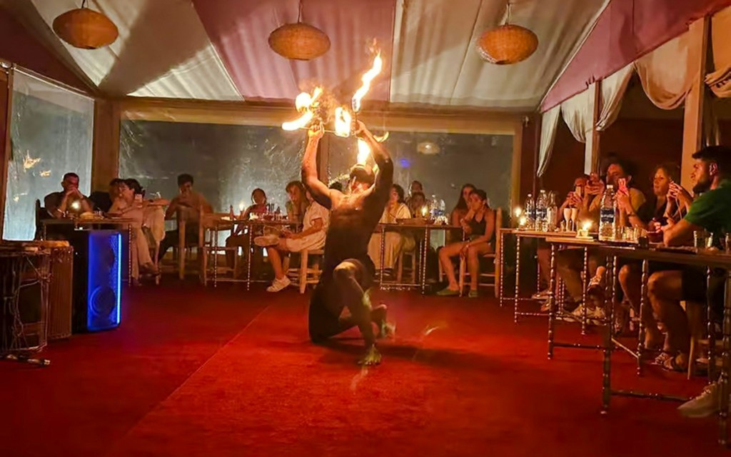 Übernachtung in der Wüste von Agafay mit Dinner-Show und Zugang zum Pool ( Premium Private Accommodation) - 1