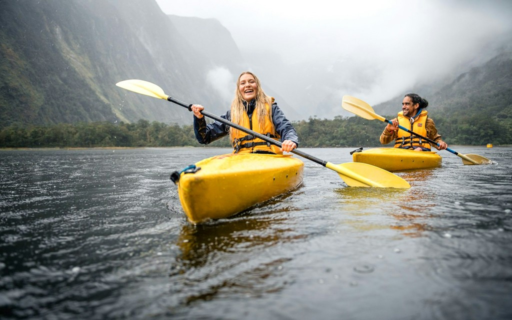 Schifffahrt auf dem Milford Sound mit Übernachtung, Abendessen und Aktivitäten (Overnight Cruise + Round-Trip Transfers from Te Anau) - 1