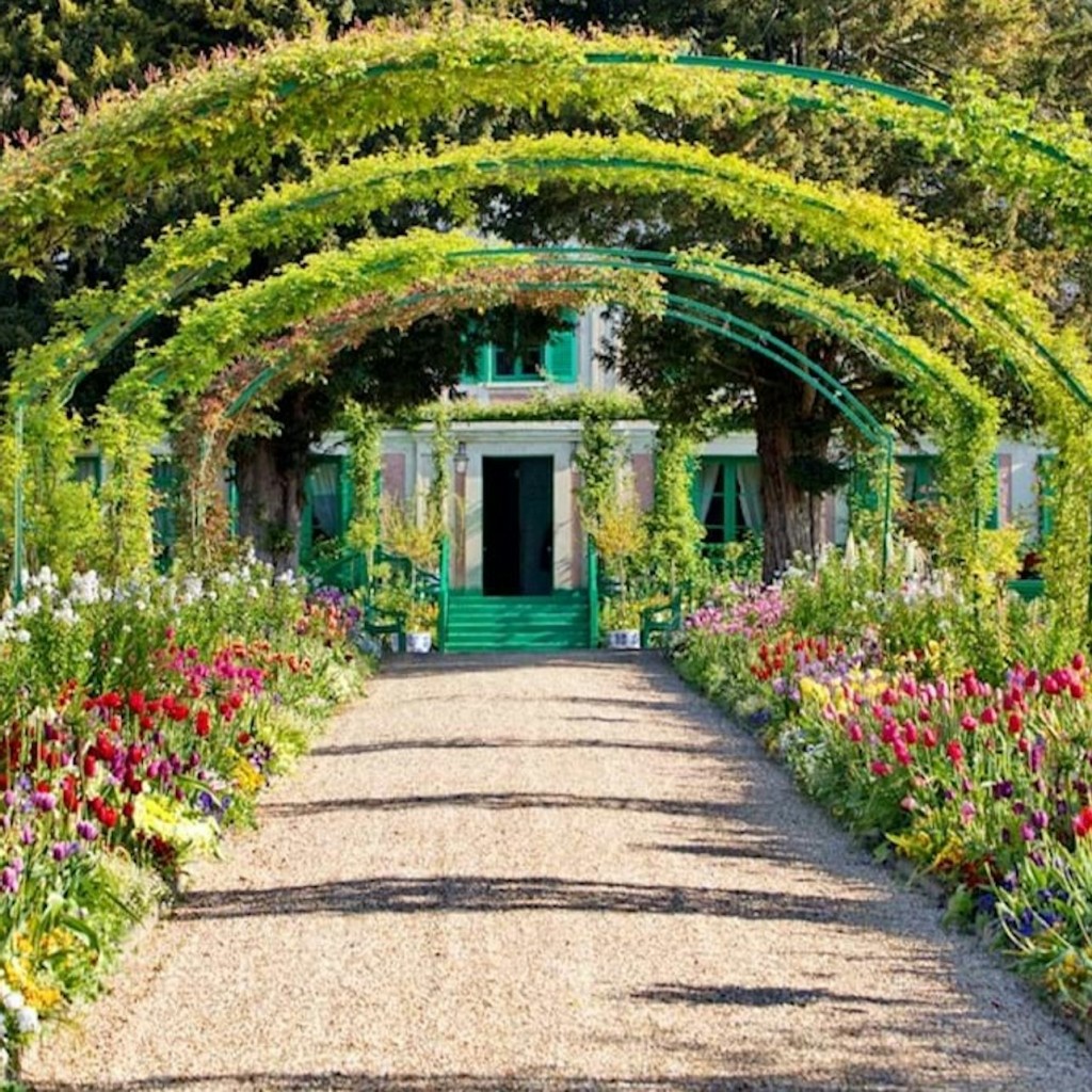 Reggia di Versailles e Giardino di Monet: Tour guidato + Trasporto da Parigi - 1