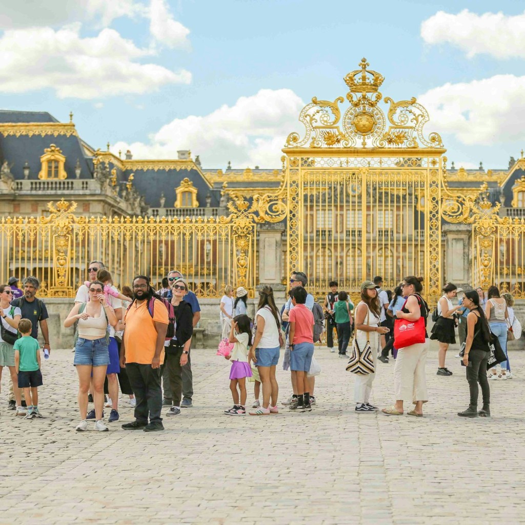 Palace of Versailles: Roundtrip Transport Only - Full Day - 2