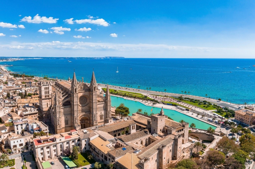 Palma: Catedral of Mallorca Skip-the-Line Ticket for Fast Entry - 1