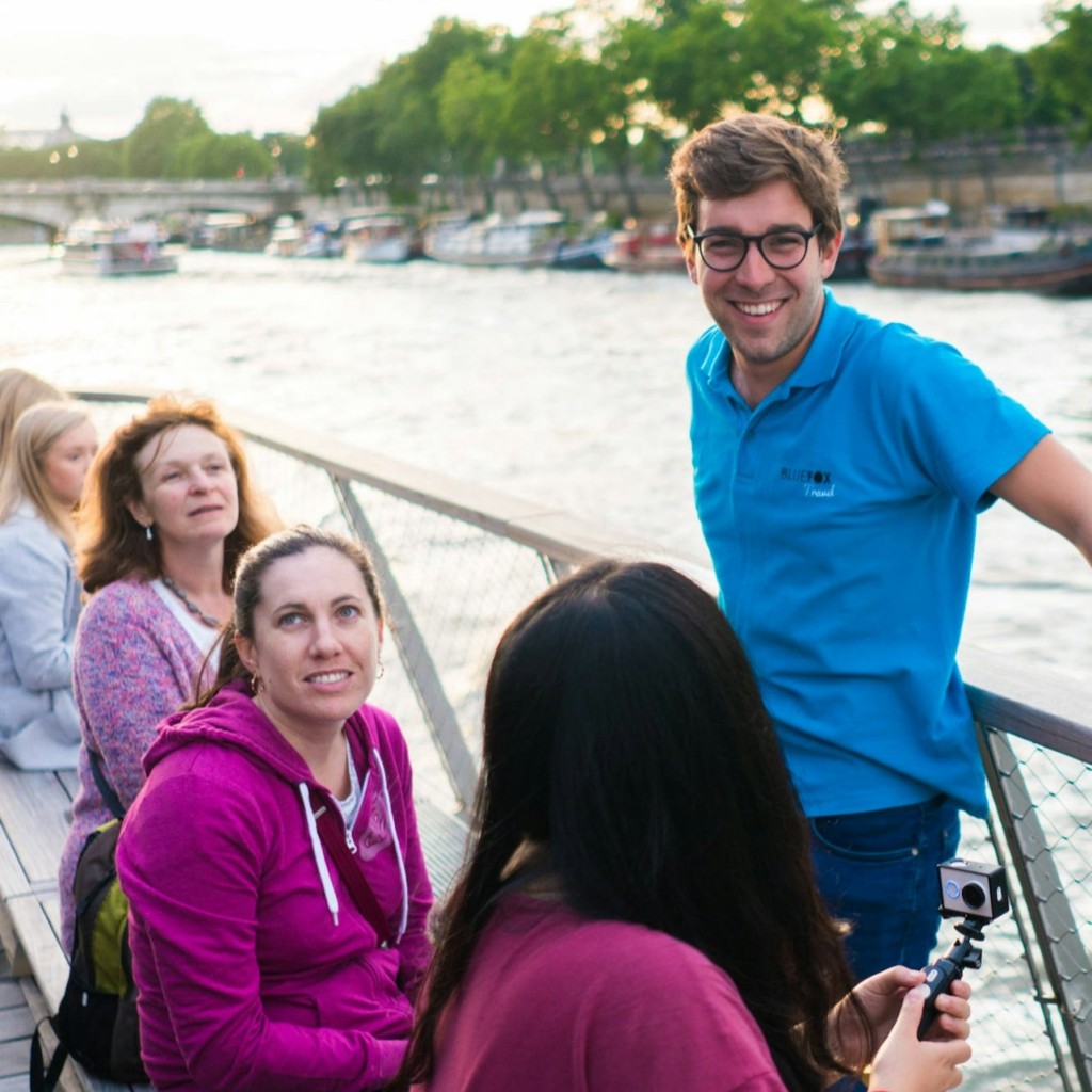 Paris : Tour à vélo en soirée + 1 heure de croisière en bateau - 1