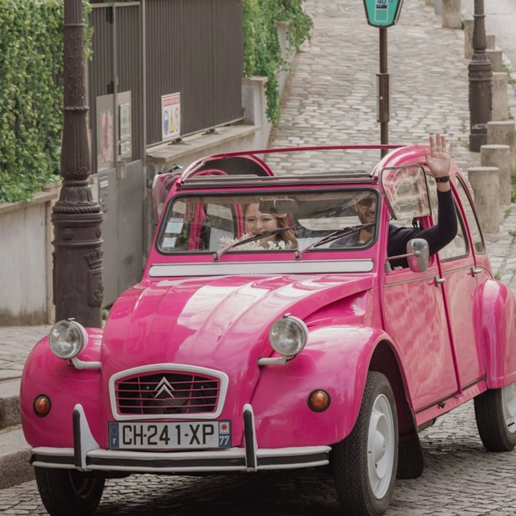 Paris : Visite privée d'une demi-journée en Citroën 2CV rose - 2