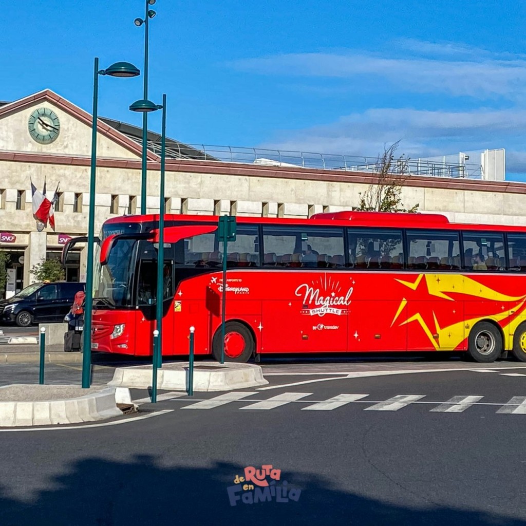 Paris : Transfert en bus aller simple de Disneyland à l'aéroport d'Orly - 1