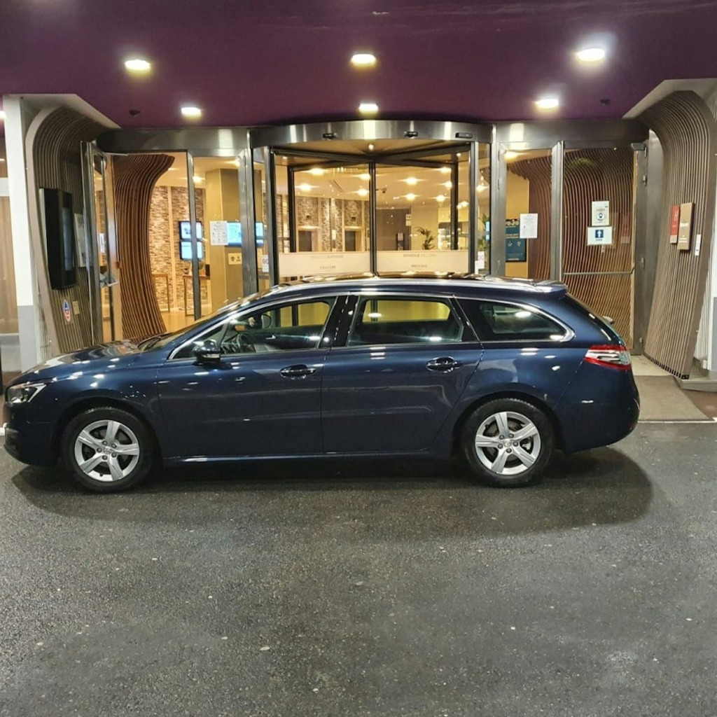 Paris : Transfert en navette privée de l'aéroport CDG à l'hôtel - 1