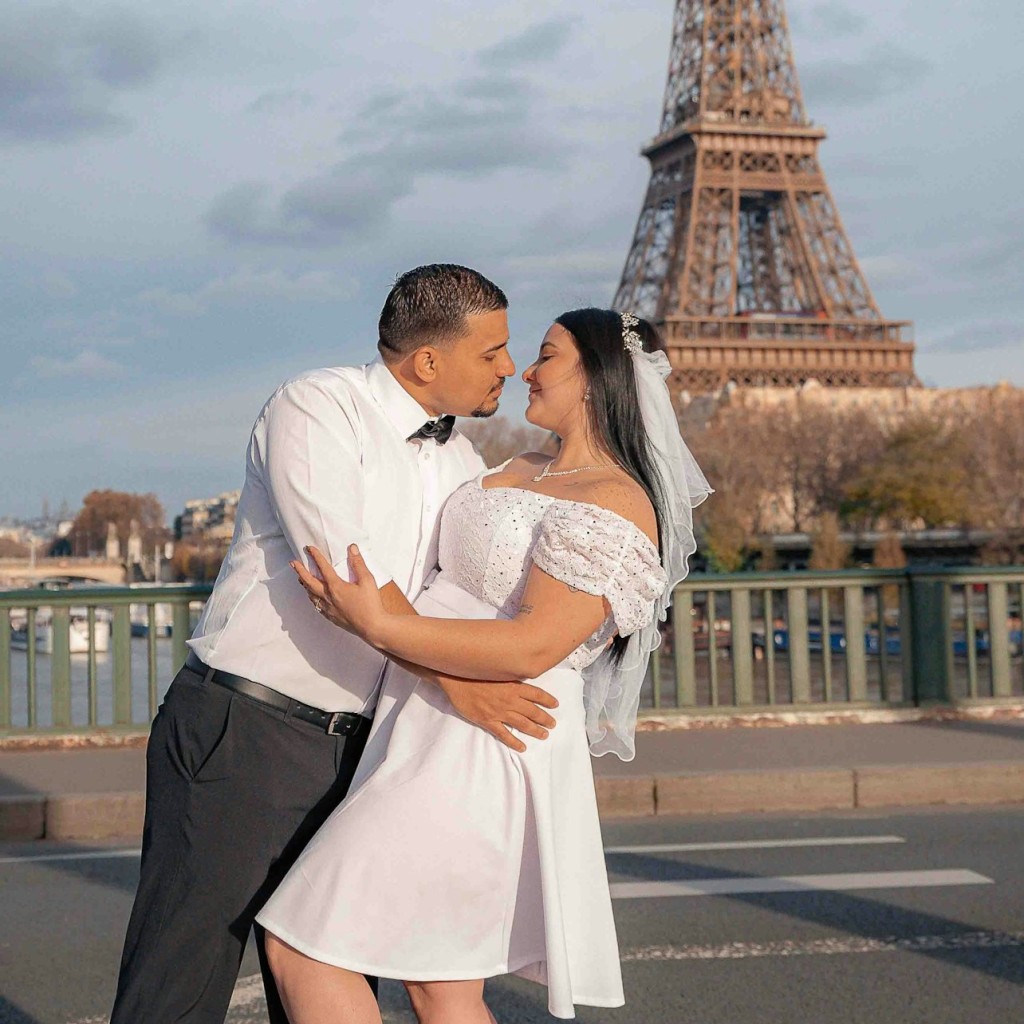 Parigi: Servizio fotografico professionale alla Torre Eiffel - 1 ora - 1