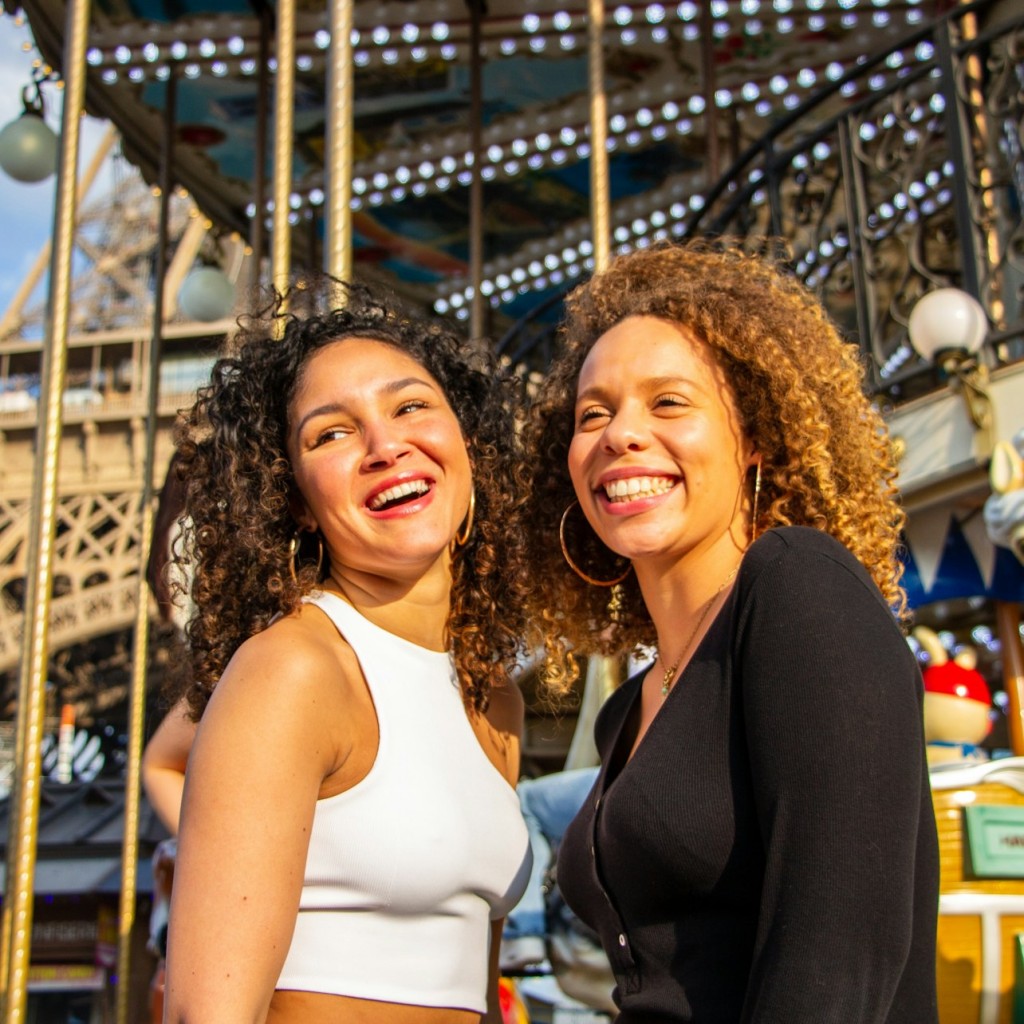 Paris: Professional Photoshoot at Eiffel Tower - 15 Minutes - 1