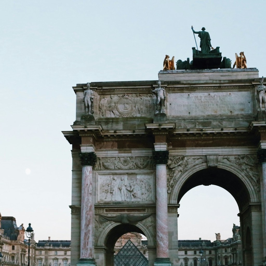 París: Tour a peu semiprivat + Entrada a la catedral de Notre-Dame - 1