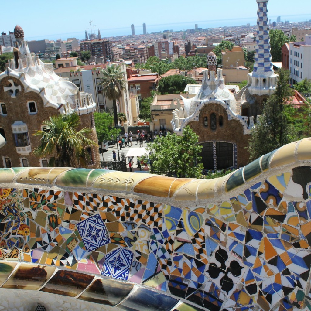 Parque Güell: bilhete de entrada +  tour guiado de 1h e meia - Bilingual Tour in Spanish and another language - 3