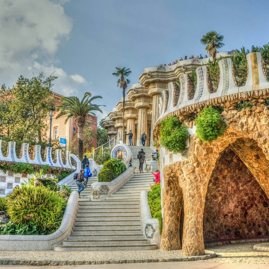 Parque Güell: bilhete de entrada +  tour guiado de 1h e meia - Tour in French - 2