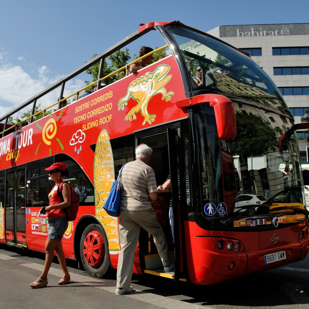 Park Güell & Hop-on Hop-off Bus Barcelona - Carer - 1