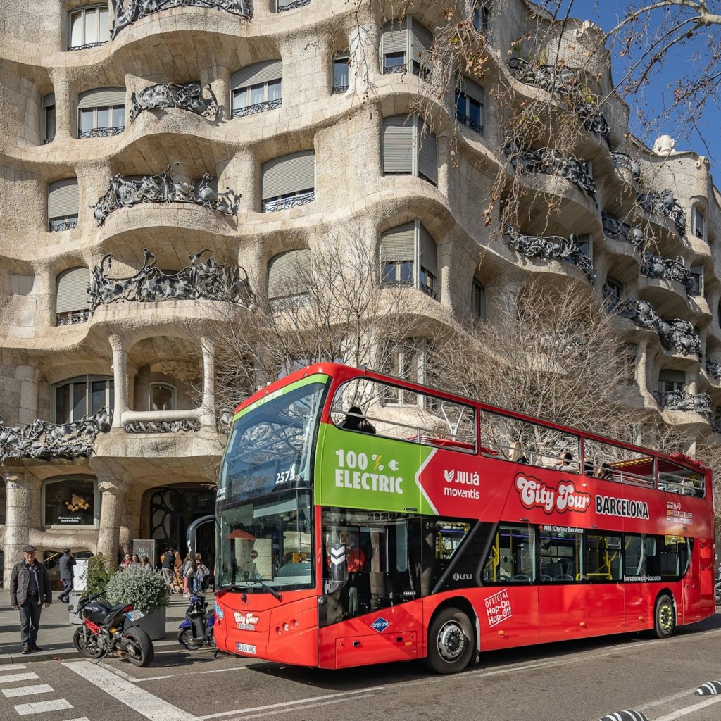 Park Güell & Hop-on Hop-off Bus Barcelona - Carer - 2