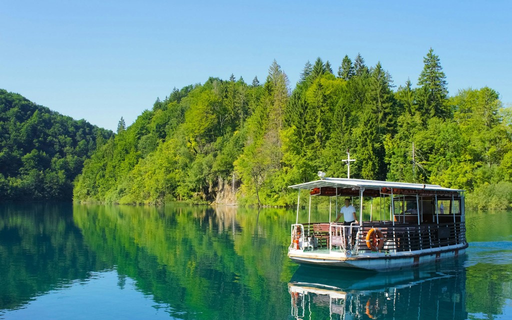 Plitvice Lakes National Park Entry with Panoramic Train & Boat Ride (From Split: Full Day Guided Tour with Entry Tickets) - 2
