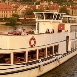 Prague: Boat Tour + Audio Guide + Snack & Drink - 2