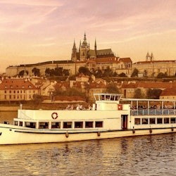 Prague: Boat Tour + Audio Guide + Snack & Drink - 3