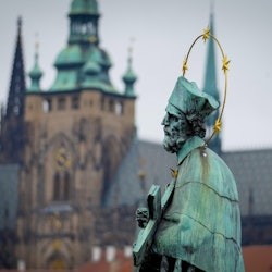 Prague: Old Town Guided Tour with Food & Beer Tasting - 3