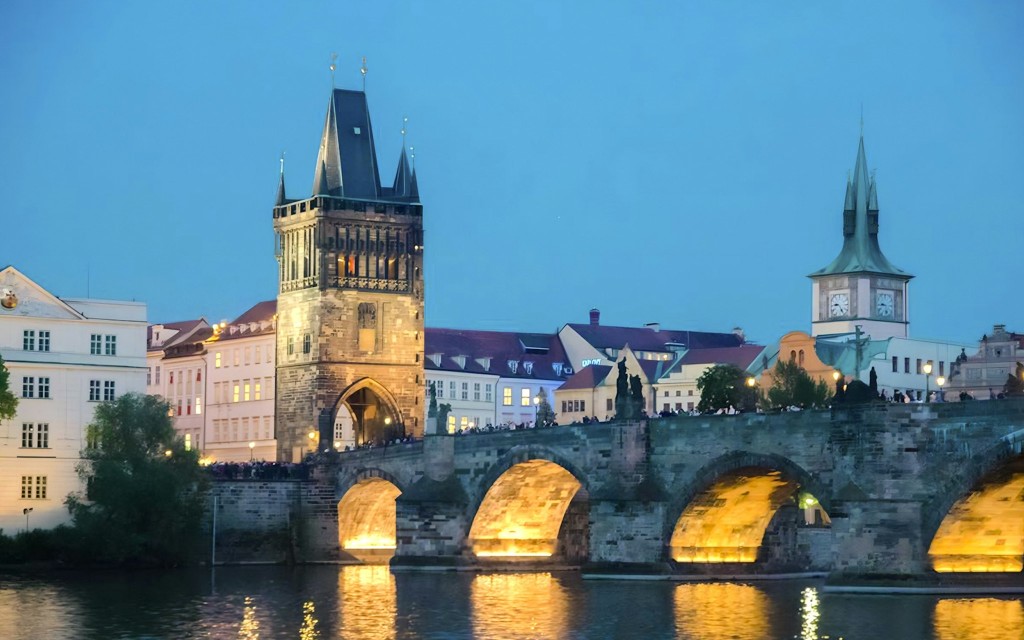Crociera in barca di Praga con cena a buffet (3-Hour Sightseeing Cruise with Audio Guide & Buffet Dinner) - 3