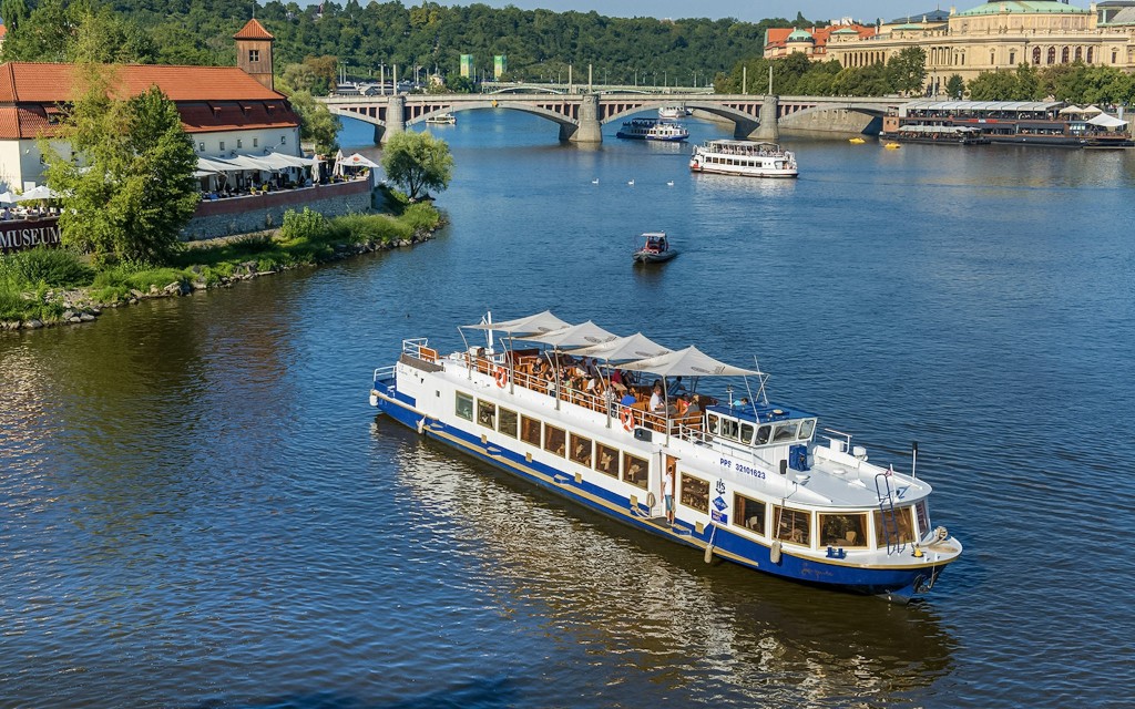Prague Vltava River Evening Sightseeing Cruise (Evening Sightseeing Cruise with Prosecco) - 3