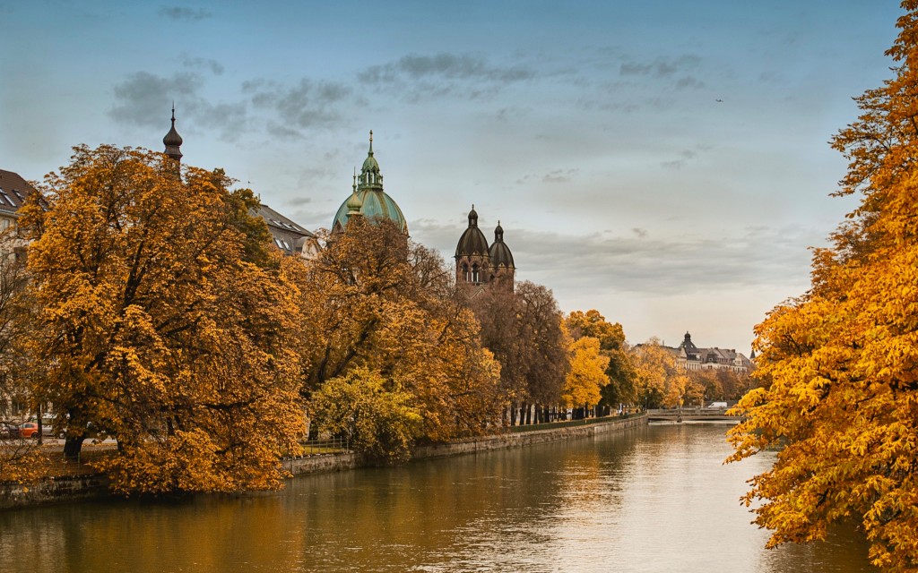 Premium Guided Tour of Neuschwanstein Castle & Linderhof Palace with Transfers from Munich & Admission Tickets (English Guided Tour) - 3