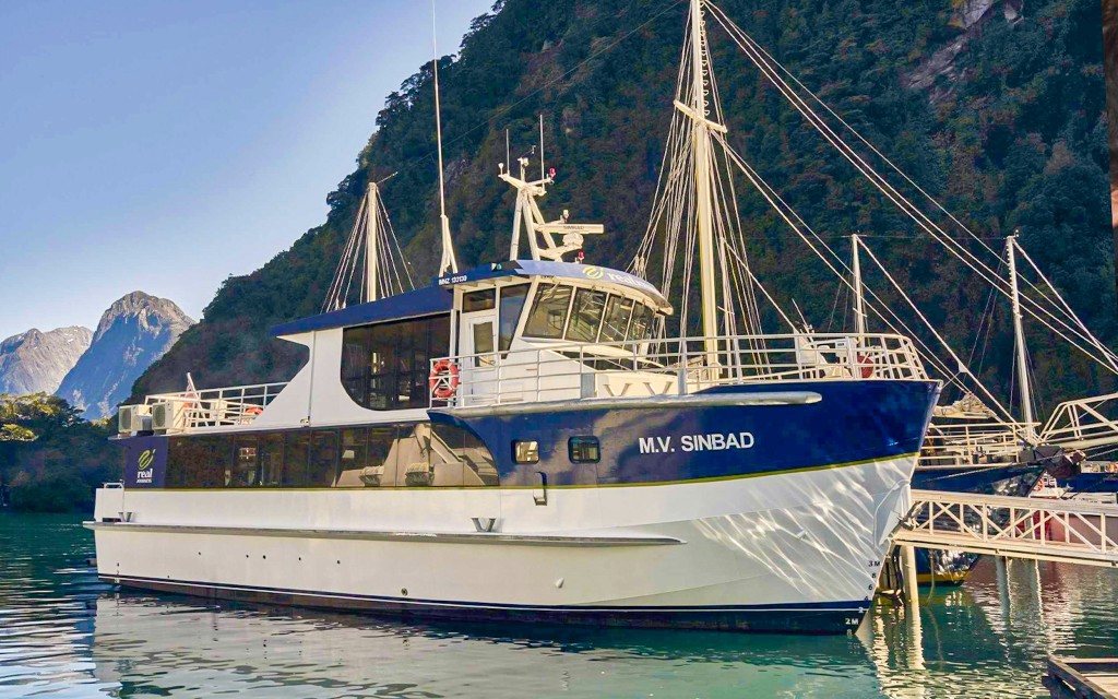 Premium Milford Sound Kreuzfahrt mit Gourmet Canapes & Sekt (Milford Sound Cruise) - 1