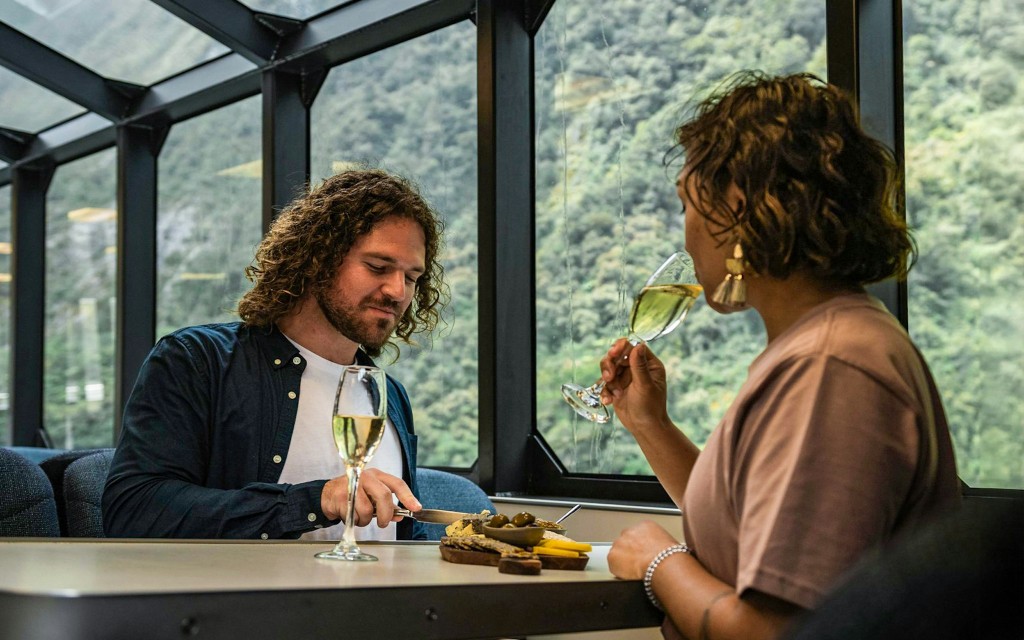 Premium Milford Sound Kreuzfahrt mit Gourmet Canapes & Sekt (Milford Sound Cruise) - 2