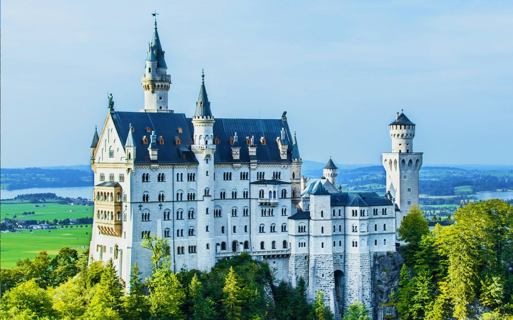 Visita guiada privada a los terrenos de los castillos de Neuschwanstein y Linderhof desde Múnich (Tour with a Driver-Guide) - 1