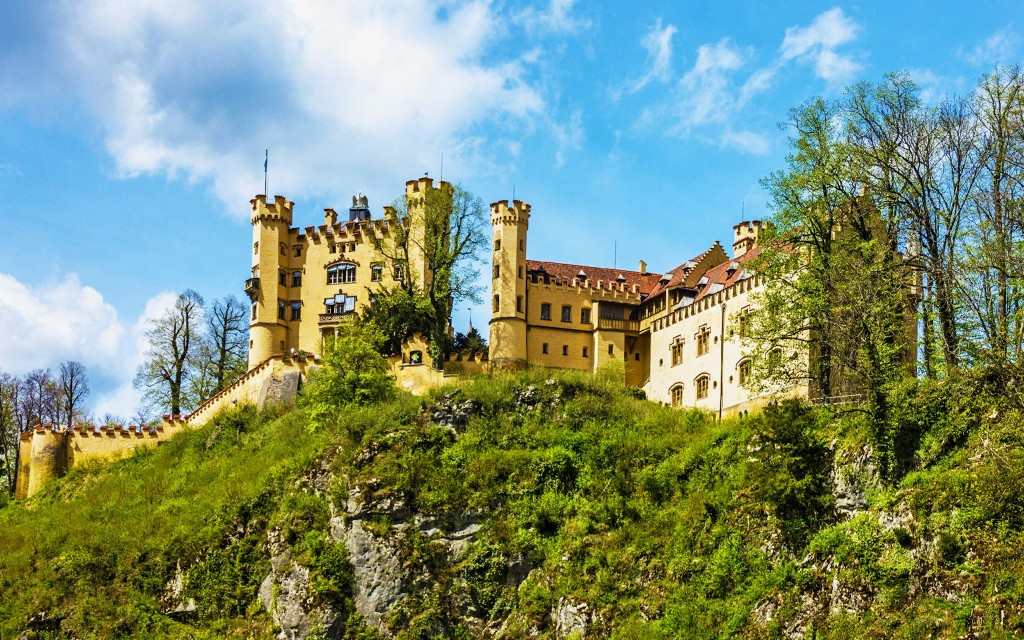 Private Guided Tour of Neuschwanstein & Linderhof Castle Grounds from Munich (Tour with a Separate Driver & Local Guide) - 3