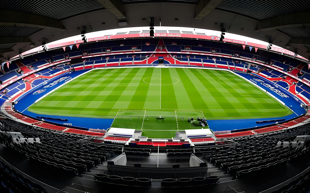 Visite du stade du PSG au Parc des Princes avec accès aux coulisses () - 1
