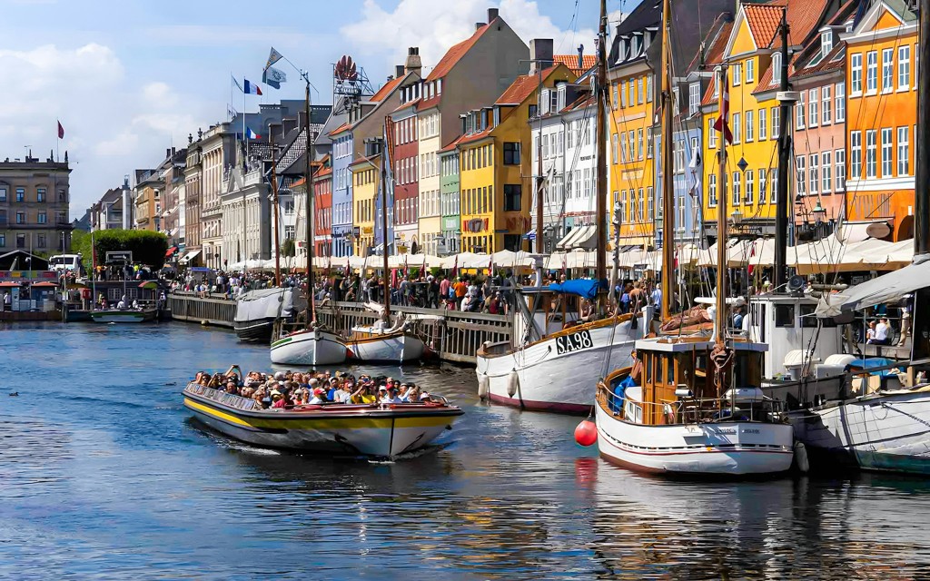 RED Sightseeing: Copenhagen Hop-on Hop-off Bus Tour  (48-Hour Pass) - 3